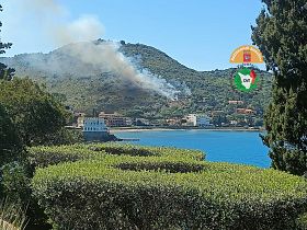Fiamme nei boschi, due roghi in poche ore
