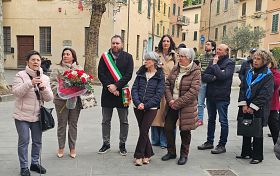 Folla all’inaugurazione della mostra per Nencetti