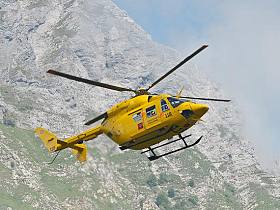 Volo di oltre due metri, paura per un anziano