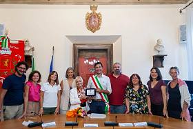 Anche Bientina saluta la preside Ansaldi