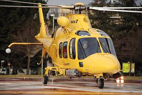 Schiacciato da un macchinario, grave un uomo