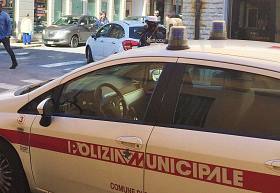 Ruba lo zaino, divieto di dimora per responsabile