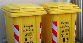 Rimossi i contenitori di abiti usati, ecco perchè