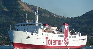 Il traghetto della compagnia di navigazione Toremar era in cantiere a Livorno da oltre due mesi per importanti lavori di manutenzione straordinaria 