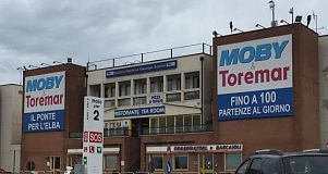 Lo ha chiesto Lanera, coordinatore di Fratelli d'Italia Elba, al presidente dell'Autorità portuale. Chiesta anche una nave idonea per l'ultima corsa