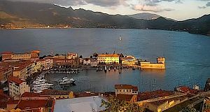 Fermo l'aliscafo di Toremar, difficoltà anche per il traghetto di Blu Navy