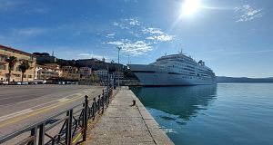 Approdata all'Alto Fondale la MS Europa. Tornano le crociere nel porto di Portoferraio. Incremento rispetto al 2025