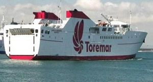 A causa di un'avaria la nave è rimasta ferma. Poi è stata rimorchiata nel porto di Piombino. Oltre due ore per raggiungere Piombino