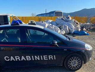 I carabinieri alla discarica abusiva