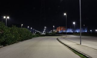 Una zona industriale del cuoio, di notte