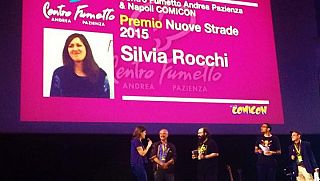 Silvia Rocchi sul palco del Comicon premiata da Tuono Pettinato