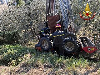 I vigili del fuoco sul luogo dell'incidente