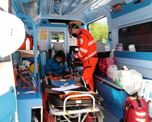ambulanza covid e volontari