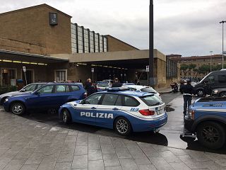 polizia alla stazione