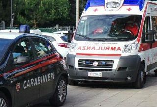 ambulanza e carabinieri
