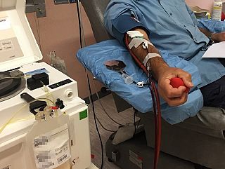 In foto una trasfusione di sangue