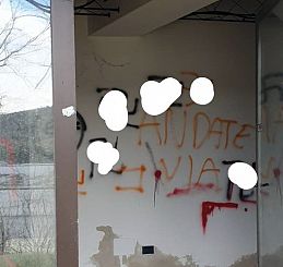 Gli atti vandalici alla Casina di Ambra