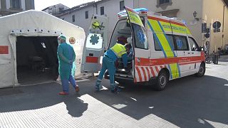 In foto una ambulanza per i casi di Covid-19