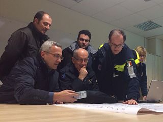 Andrea Sodi il coordiantore della protezione civile dell'Unione Valdera illustra la situazione a Franco Gabrielli