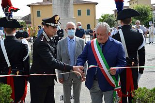 Il taglio del nastro col colonnello Fedeli e il sindaco Lunardi