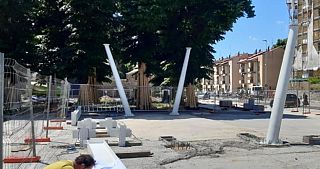 In foto la piazza dell'Isolotto
