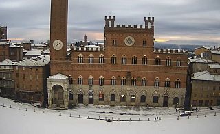 Piazza del Campo a Siena bianca di neve