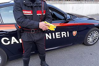 carabinieri col taser