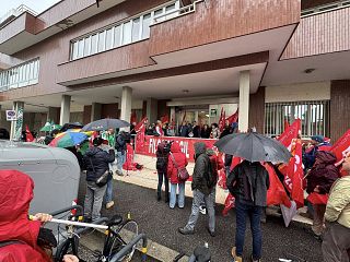 Il presidio dei lavoratori a Firenze