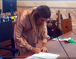 Silvia Chiassai rieletta sindaco di Montevarchi, firma l'incarico