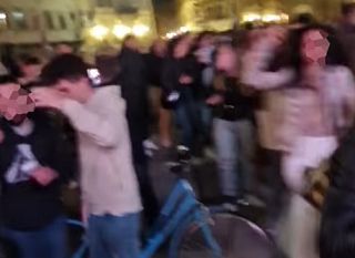 Piazza Santa Croce ieri sera durante la manifestazione
