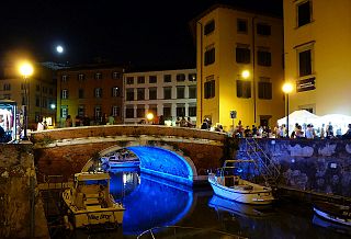 Livorno di notte (foto da wikipedia)