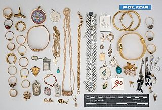 I gioielli recuperati dalla polizia