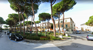 Piazza Garibaldi, per i pontederesi Piazza dei pini