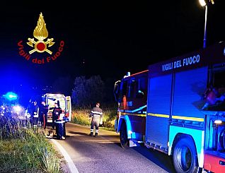 ambulanza vigili del fuoco e carabinieri di notte