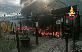 Immagini dell'incendio dell'ufficio stampa dei vigili del fuoco