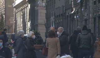 gente che cammina a Firenze