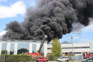 Vigili del fuoco intervengono in un'area industriale - foto di repertorio