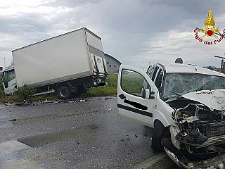 incidente auto camion
