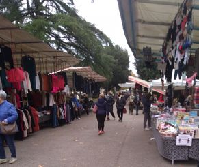 Il mercato in piazza della Repubblica a Montevarchi