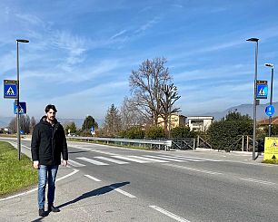 Del Carlo all'attraversamento pedonale luminoso in via Domenico Chelini