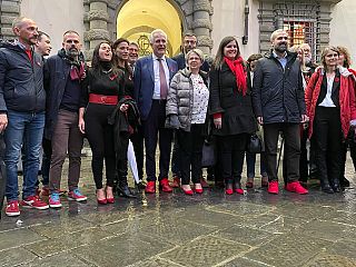Scarpe rosse contro la violenza di genere in chiusura de "La Toscana delle donne"