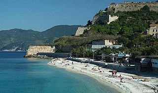 La spiaggia delle Ghiaie all'Elba è la più amata dai turisti che si recano in Toscana