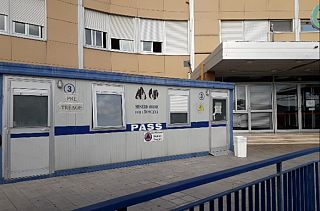 Container pre-triage davanti all'ospedale di Portoferraio 