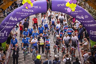La partenza dell'edizione 2020 del Giro-E