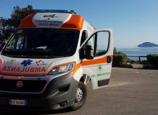 Un'ambulanza della Pubblica assistenza Croce Verde di Portoferraio