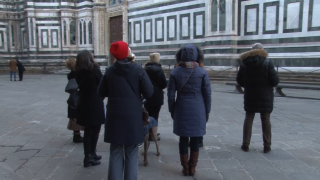 gente che cammina a Firenze