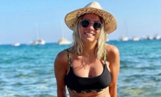 Lara Mori in spiaggia all'Elba
