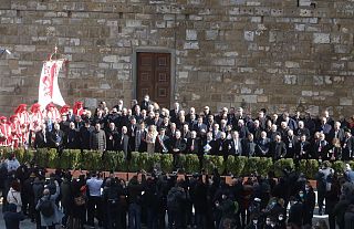 Foto di gruppo per sindaci e vescovi del Mediterraneo sull'Arengario di Palazzo Vecchio