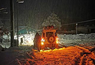 mezzi enel al lavoro nella neve