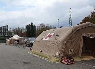 Le tende della Croce Rossa 